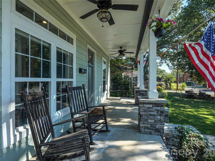 1216 Effingham Road, Charlotte, NC 28208.  MLS# CAR4431439, YatesRealty ID 55367. 