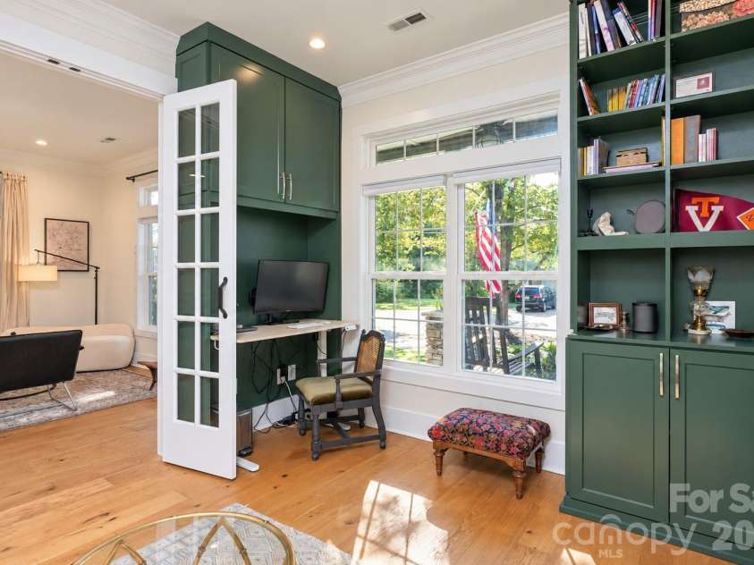 1216 Effingham Road, Charlotte, NC 28208.  MLS# CAR4431439, YatesRealty ID 55367. 