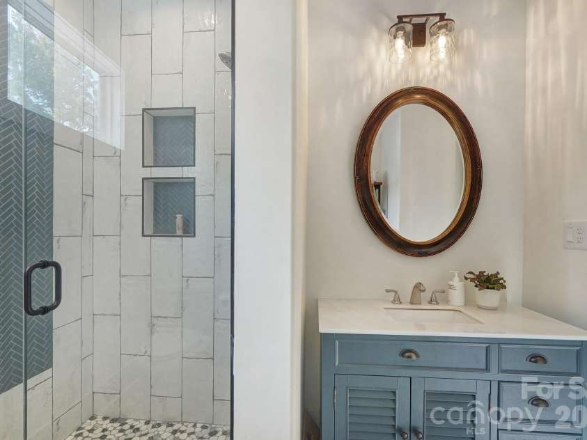 1216 Effingham Road, Charlotte, NC 28208.  MLS# CAR4431439, YatesRealty ID 55367. 