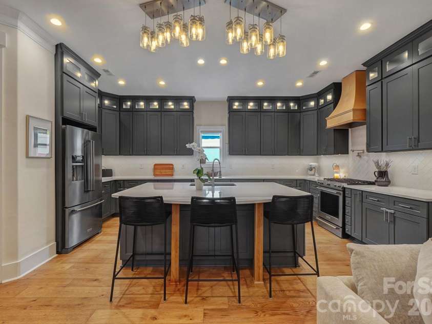 1216 Effingham Road, Charlotte, NC 28208.  MLS# CAR4431439, YatesRealty ID 55367. 