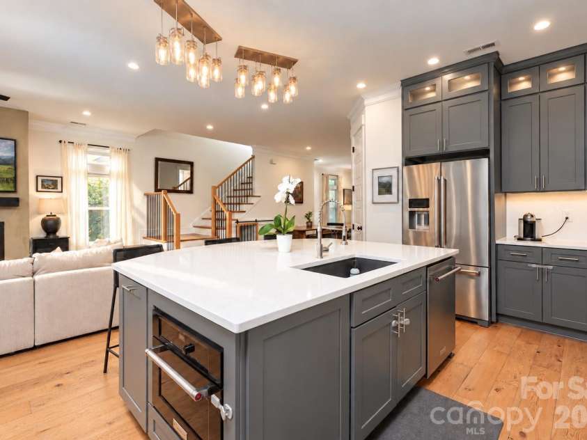 1216 Effingham Road, Charlotte, NC 28208.  MLS# CAR4431439, YatesRealty ID 55367. 