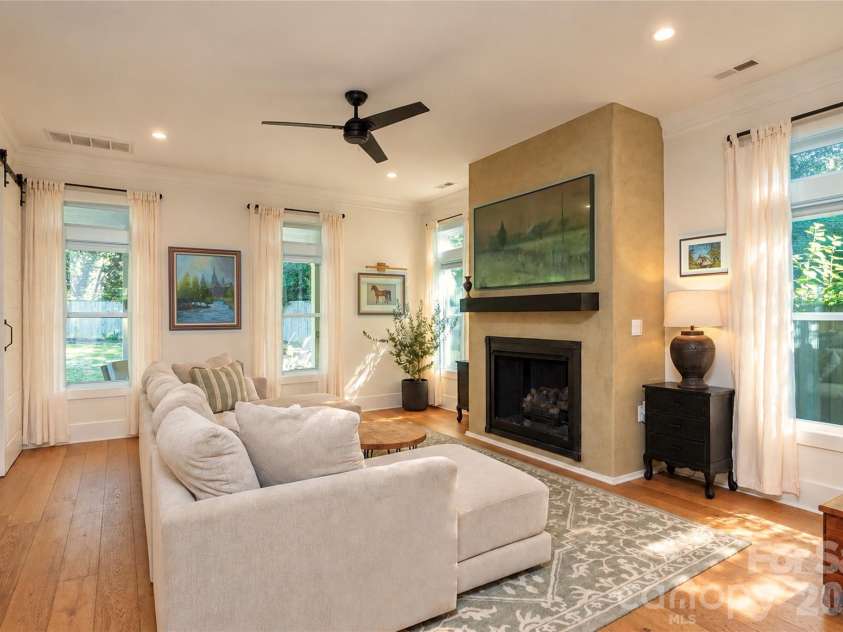 1216 Effingham Road, Charlotte, NC 28208.  MLS# CAR4431439, YatesRealty ID 55367. 
