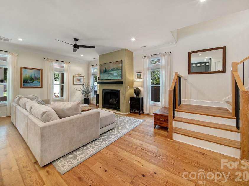 1216 Effingham Road, Charlotte, NC 28208.  MLS# CAR4431439, YatesRealty ID 55367. 