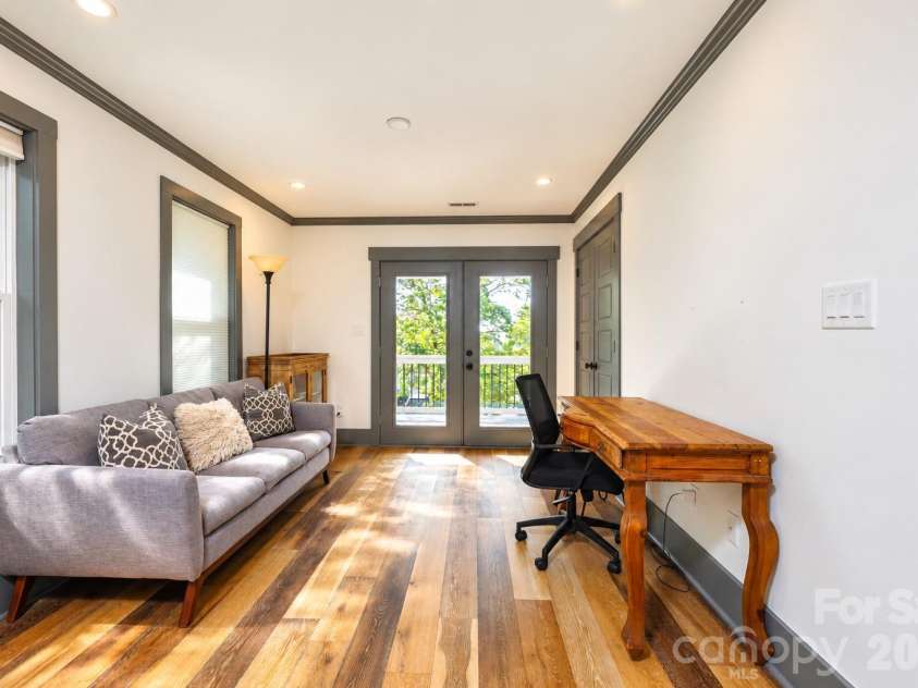 1216 Effingham Road, Charlotte, NC 28208.  MLS# CAR4431439, YatesRealty ID 55367. 
