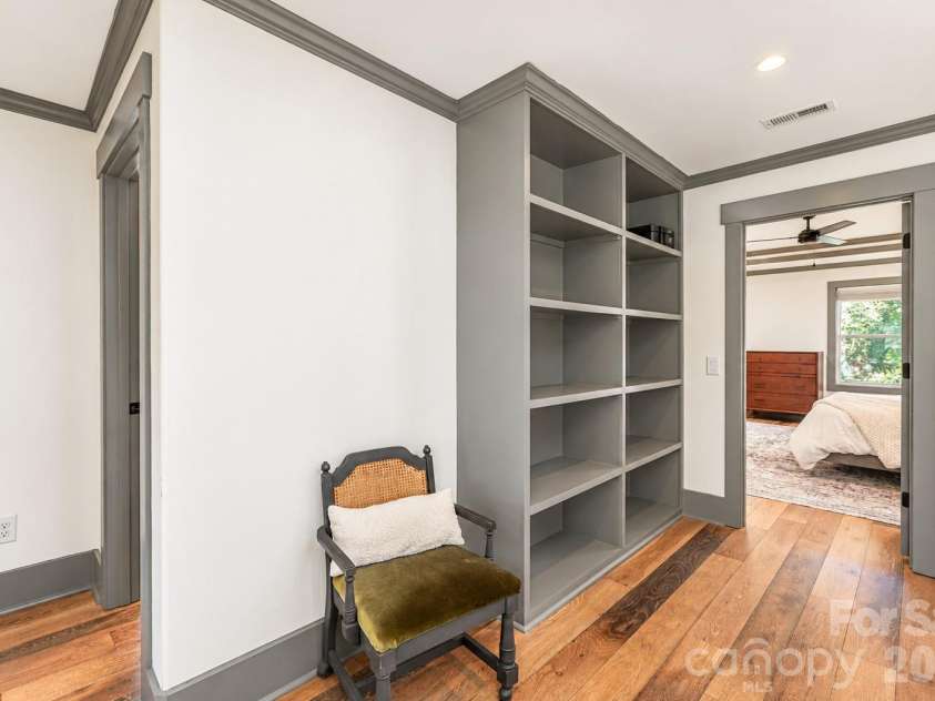 1216 Effingham Road, Charlotte, NC 28208.  MLS# CAR4431439, YatesRealty ID 55367. 
