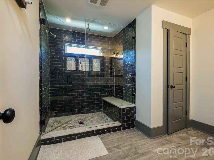 1216 Effingham Road, Charlotte, NC 28208.  MLS# CAR4431439, YatesRealty ID 55367. 