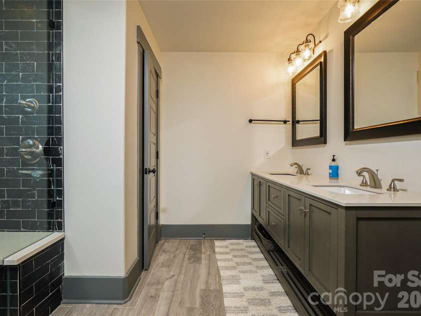 1216 Effingham Road, Charlotte, NC 28208.  MLS# CAR4431439, YatesRealty ID 55367. 