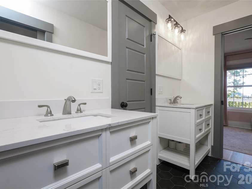 1216 Effingham Road, Charlotte, NC 28208.  MLS# CAR4431439, YatesRealty ID 55367. 