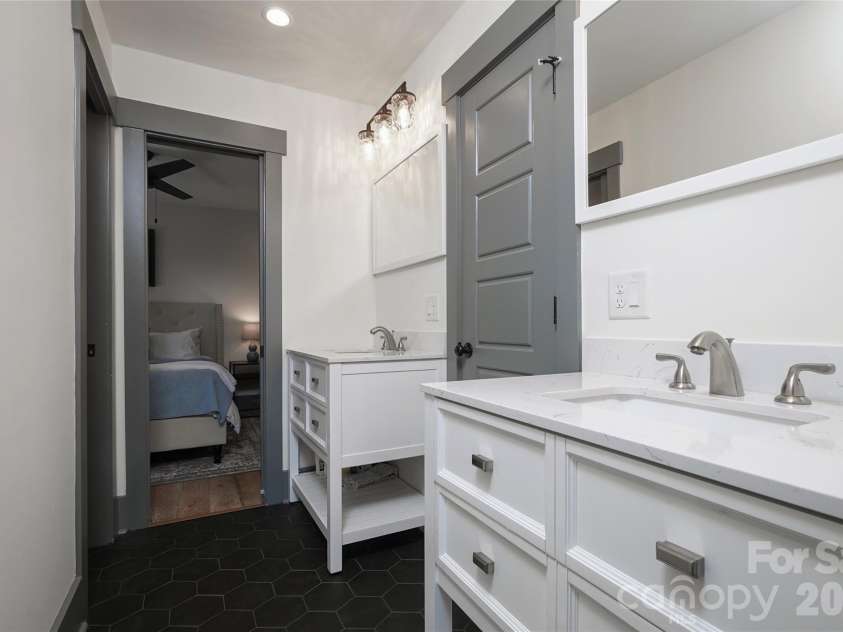 1216 Effingham Road, Charlotte, NC 28208.  MLS# CAR4431439, YatesRealty ID 55367. 