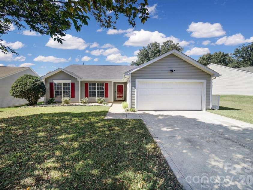137 Bosburg Drive, Mooresville, NC 28115.  MLS# CAR4431427, YatesRealty ID 55368. 