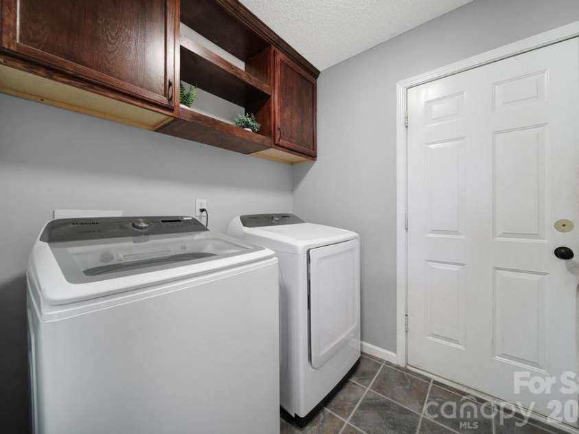 137 Bosburg Drive, Mooresville, NC 28115.  MLS# CAR4431427, YatesRealty ID 55368. 