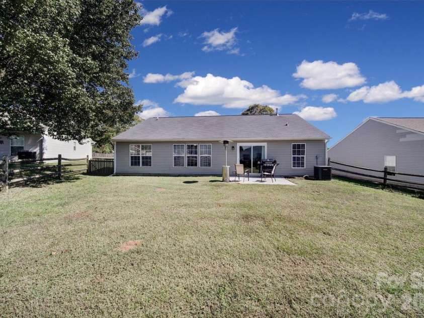 137 Bosburg Drive, Mooresville, NC 28115.  MLS# CAR4431427, YatesRealty ID 55368. 
