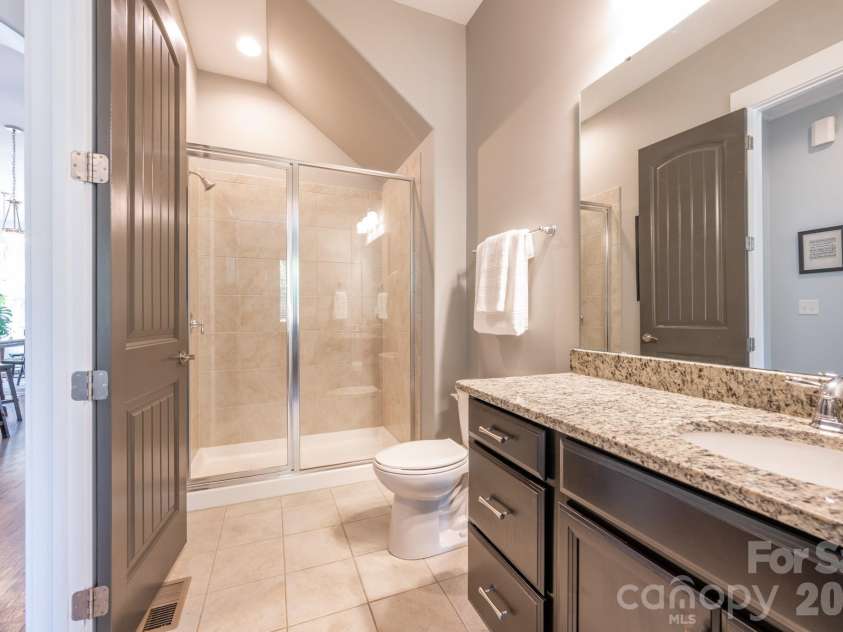 18928 Cypress Garden Drive, Davidson, NC 28036.  MLS# CAR4431153, YatesRealty ID 55369. 