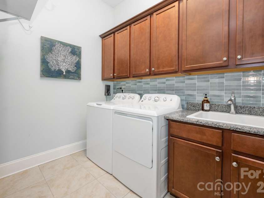 18928 Cypress Garden Drive, Davidson, NC 28036.  MLS# CAR4431153, YatesRealty ID 55369. 
