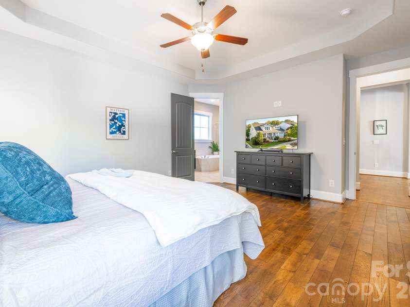 18928 Cypress Garden Drive, Davidson, NC 28036.  MLS# CAR4431153, YatesRealty ID 55369. 