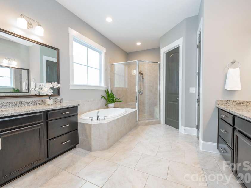 18928 Cypress Garden Drive, Davidson, NC 28036.  MLS# CAR4431153, YatesRealty ID 55369. 