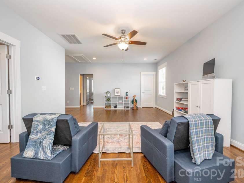 18928 Cypress Garden Drive, Davidson, NC 28036.  MLS# CAR4431153, YatesRealty ID 55369. 