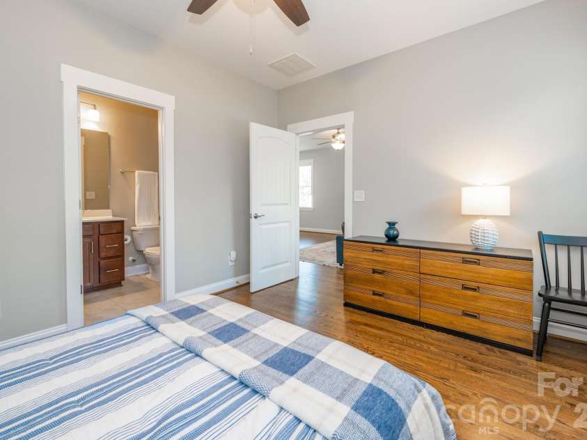 18928 Cypress Garden Drive, Davidson, NC 28036.  MLS# CAR4431153, YatesRealty ID 55369. 