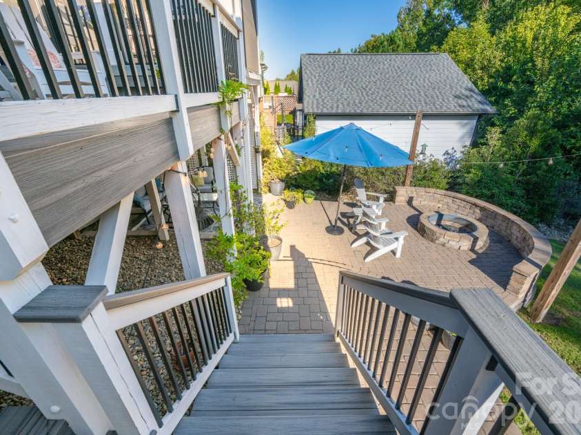 18928 Cypress Garden Drive, Davidson, NC 28036.  MLS# CAR4431153, YatesRealty ID 55369. 