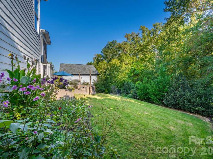 18928 Cypress Garden Drive, Davidson, NC 28036.  MLS# CAR4431153, YatesRealty ID 55369. 