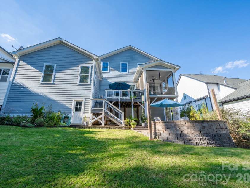 18928 Cypress Garden Drive, Davidson, NC 28036.  MLS# CAR4431153, YatesRealty ID 55369. 
