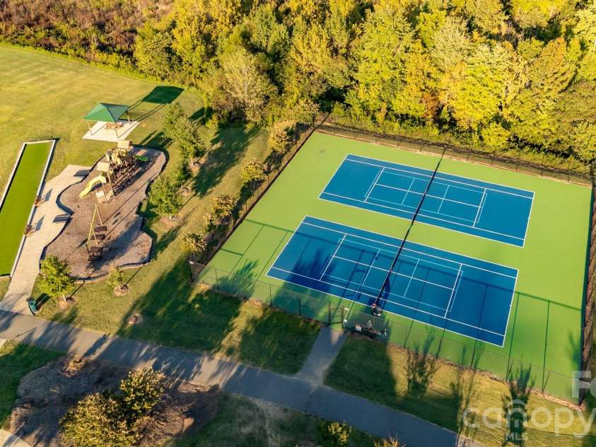 18928 Cypress Garden Drive, Davidson, NC 28036.  MLS# CAR4431153, YatesRealty ID 55369. 