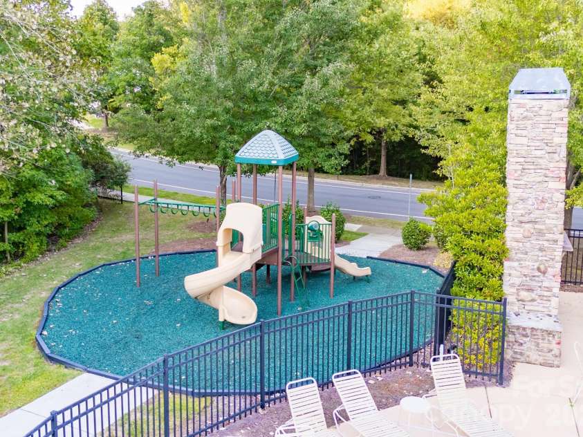 18928 Cypress Garden Drive, Davidson, NC 28036.  MLS# CAR4431153, YatesRealty ID 55369. 