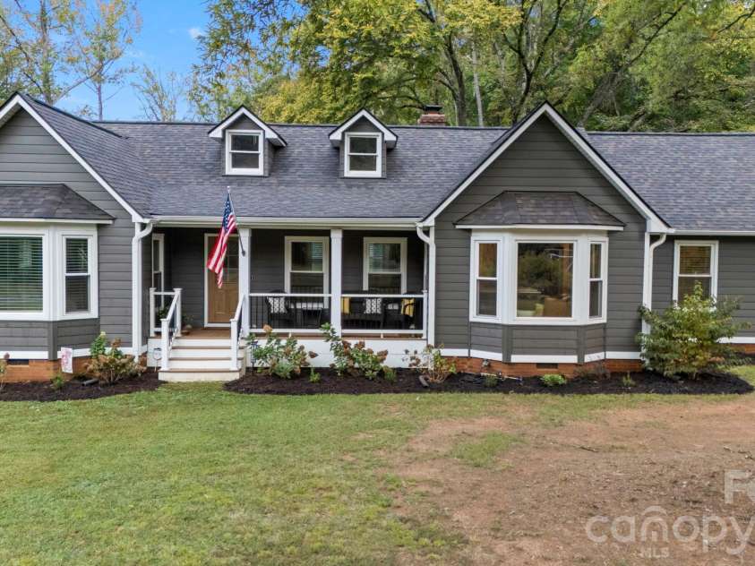 10930 Beatties Ford Road, Huntersville, NC 28078.  MLS# CAR4431086, YatesRealty ID 55372. 