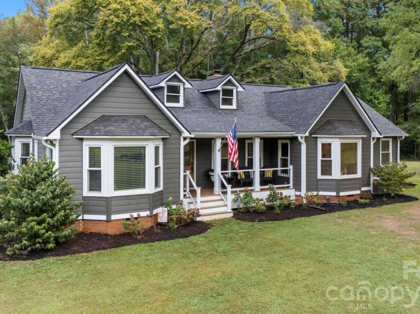 10930 Beatties Ford Road, Huntersville, NC 28078.  MLS# CAR4431086, YatesRealty ID 55372. 