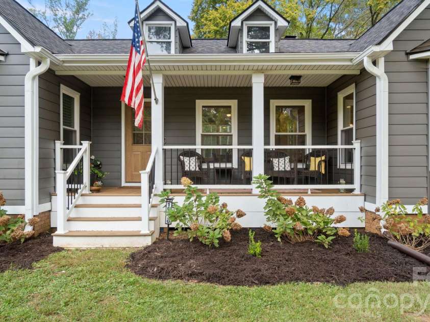 10930 Beatties Ford Road, Huntersville, NC 28078.  MLS# CAR4431086, YatesRealty ID 55372. 
