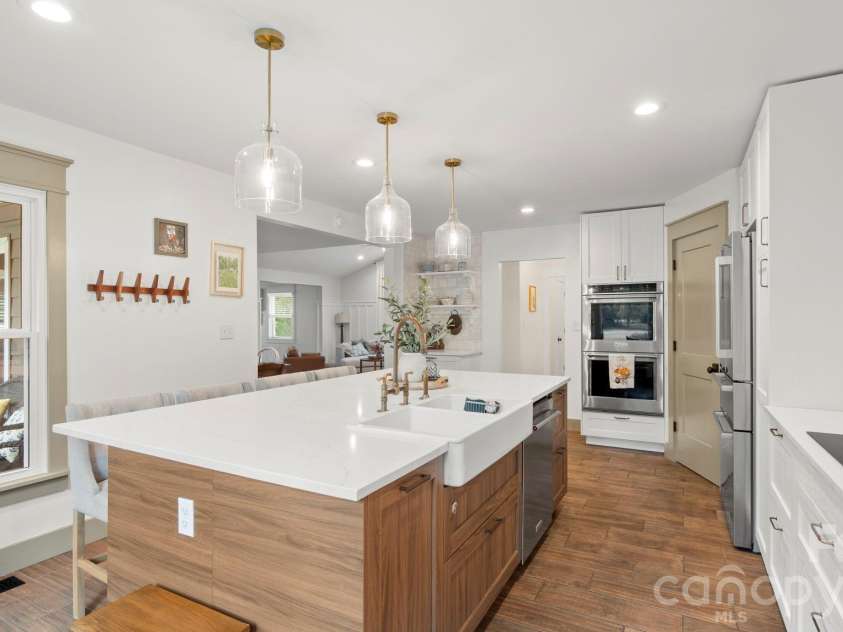 10930 Beatties Ford Road, Huntersville, NC 28078.  MLS# CAR4431086, YatesRealty ID 55372. 