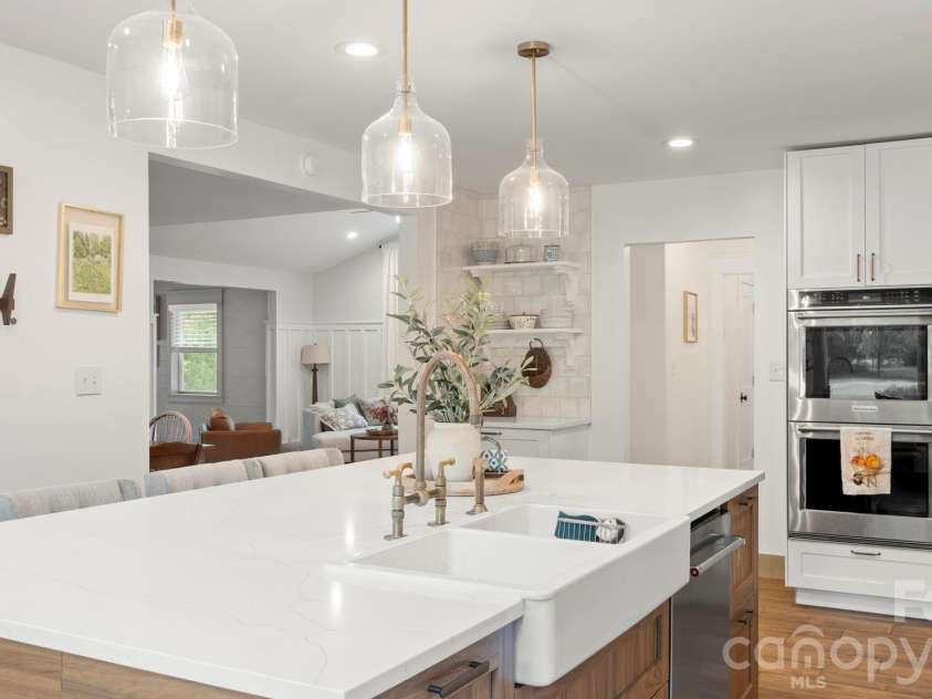 10930 Beatties Ford Road, Huntersville, NC 28078.  MLS# CAR4431086, YatesRealty ID 55372. 