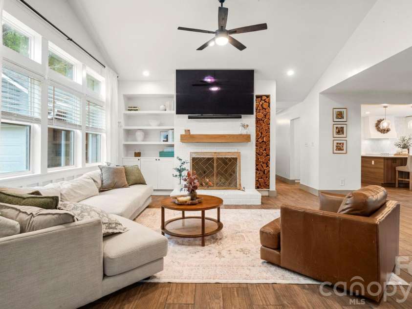 10930 Beatties Ford Road, Huntersville, NC 28078.  MLS# CAR4431086, YatesRealty ID 55372. 