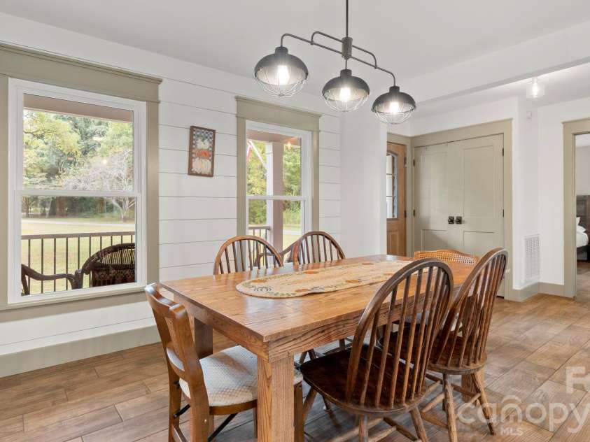 10930 Beatties Ford Road, Huntersville, NC 28078.  MLS# CAR4431086, YatesRealty ID 55372. 