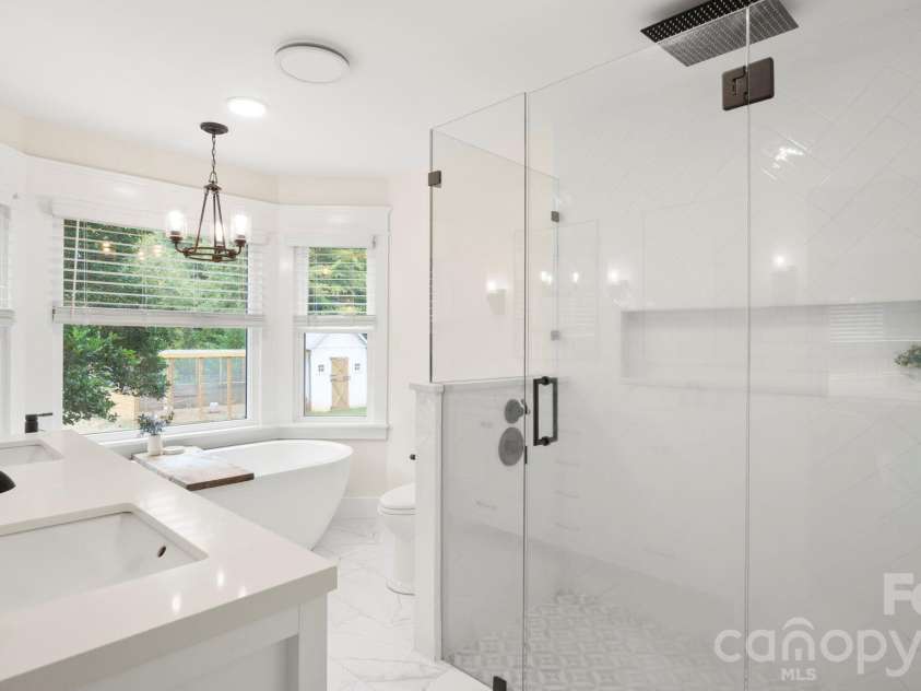 10930 Beatties Ford Road, Huntersville, NC 28078.  MLS# CAR4431086, YatesRealty ID 55372. 