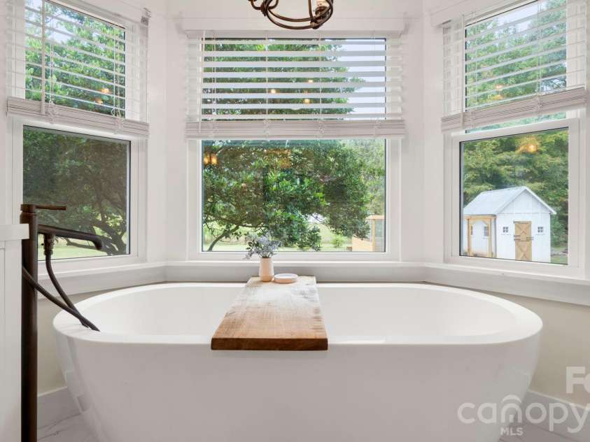 10930 Beatties Ford Road, Huntersville, NC 28078.  MLS# CAR4431086, YatesRealty ID 55372. 