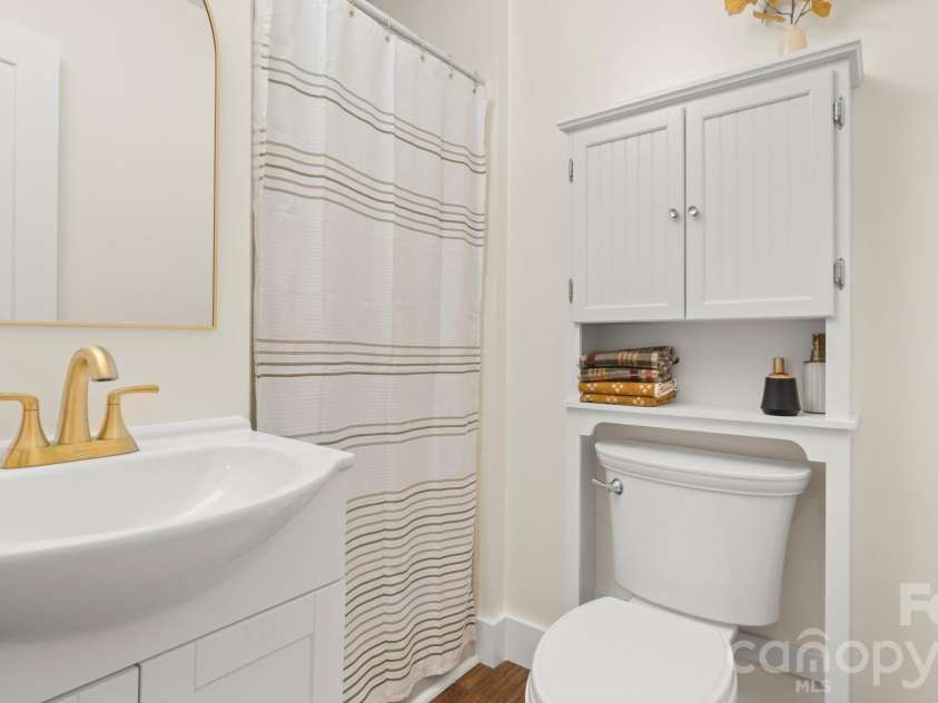 10930 Beatties Ford Road, Huntersville, NC 28078.  MLS# CAR4431086, YatesRealty ID 55372. 