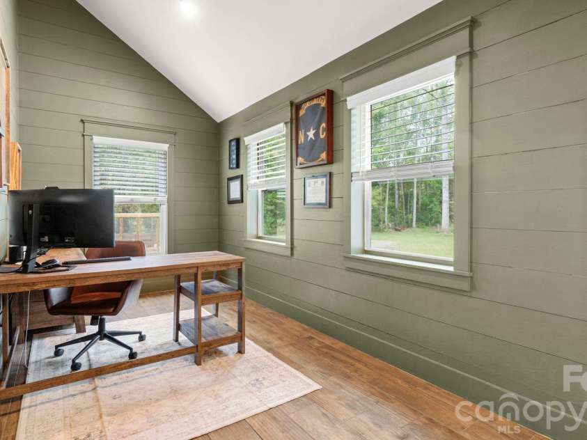 10930 Beatties Ford Road, Huntersville, NC 28078.  MLS# CAR4431086, YatesRealty ID 55372. 
