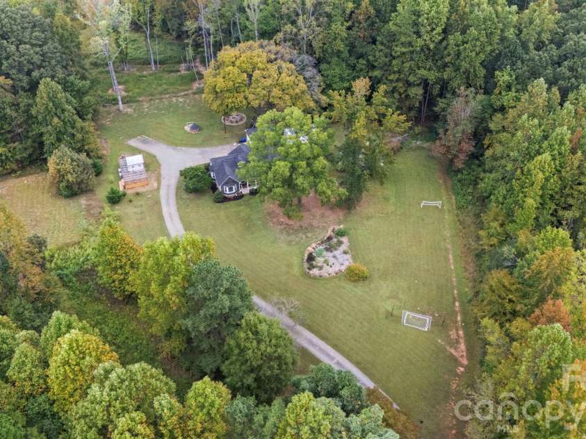 10930 Beatties Ford Road, Huntersville, NC 28078.  MLS# CAR4431086, YatesRealty ID 55372. 