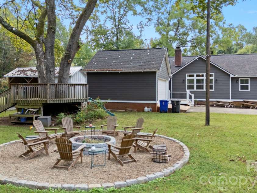 10930 Beatties Ford Road, Huntersville, NC 28078.  MLS# CAR4431086, YatesRealty ID 55372. 