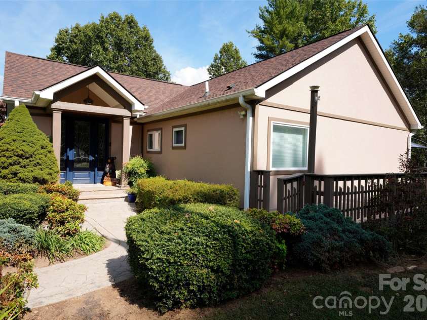 525 Silent Acres Road, Waynesville, NC 28785.  MLS# CAR4431021, YatesRealty ID 55375. 
