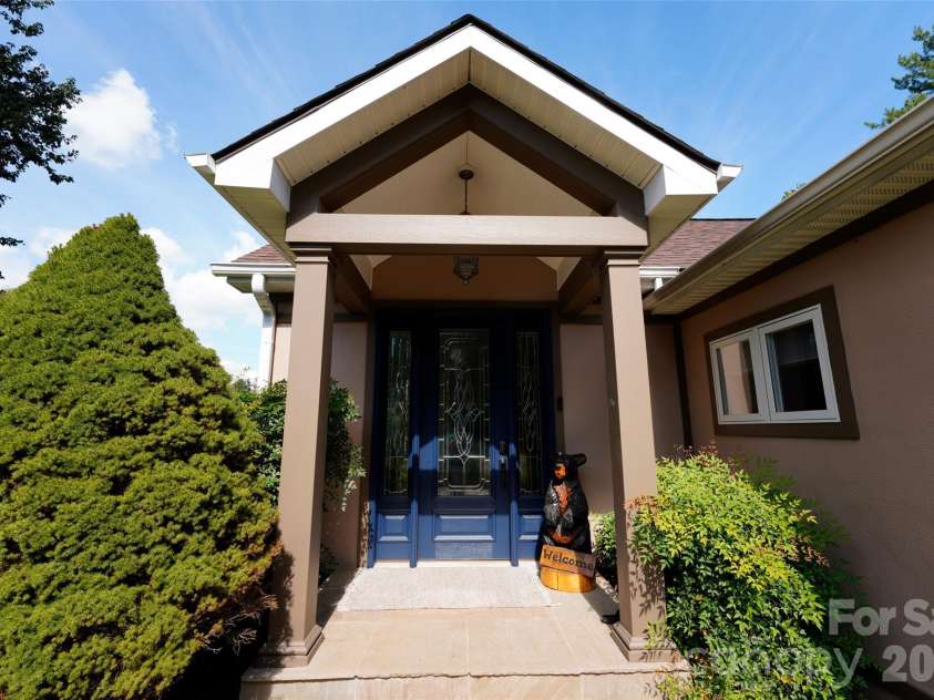 525 Silent Acres Road, Waynesville, NC 28785.  MLS# CAR4431021, YatesRealty ID 55375. 