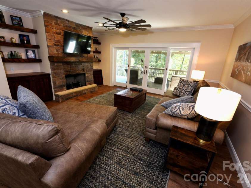 525 Silent Acres Road, Waynesville, NC 28785.  MLS# CAR4431021, YatesRealty ID 55375. 