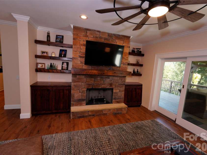 525 Silent Acres Road, Waynesville, NC 28785.  MLS# CAR4431021, YatesRealty ID 55375. 