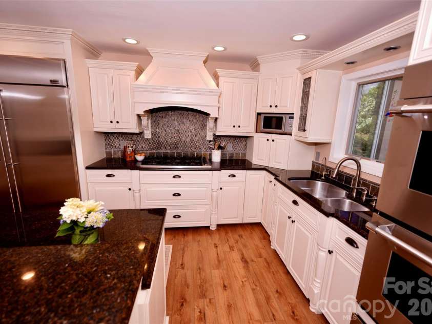525 Silent Acres Road, Waynesville, NC 28785.  MLS# CAR4431021, YatesRealty ID 55375. 