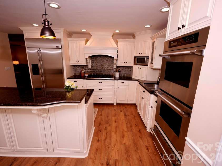 525 Silent Acres Road, Waynesville, NC 28785.  MLS# CAR4431021, YatesRealty ID 55375. 