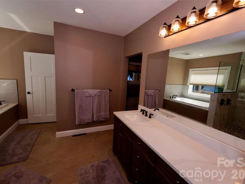 525 Silent Acres Road, Waynesville, NC 28785.  MLS# CAR4431021, YatesRealty ID 55375. 