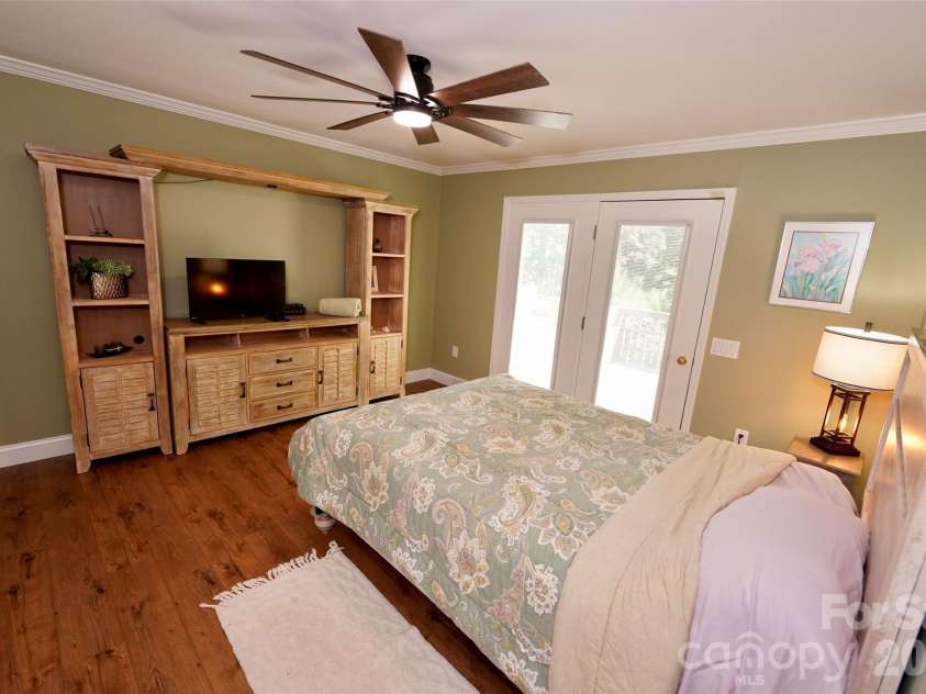525 Silent Acres Road, Waynesville, NC 28785.  MLS# CAR4431021, YatesRealty ID 55375. 
