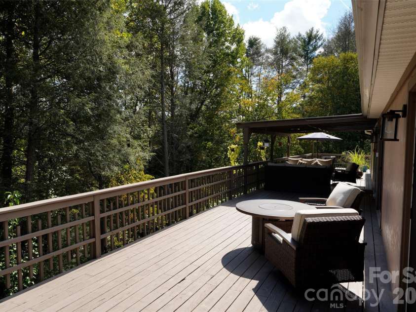 525 Silent Acres Road, Waynesville, NC 28785.  MLS# CAR4431021, YatesRealty ID 55375. 