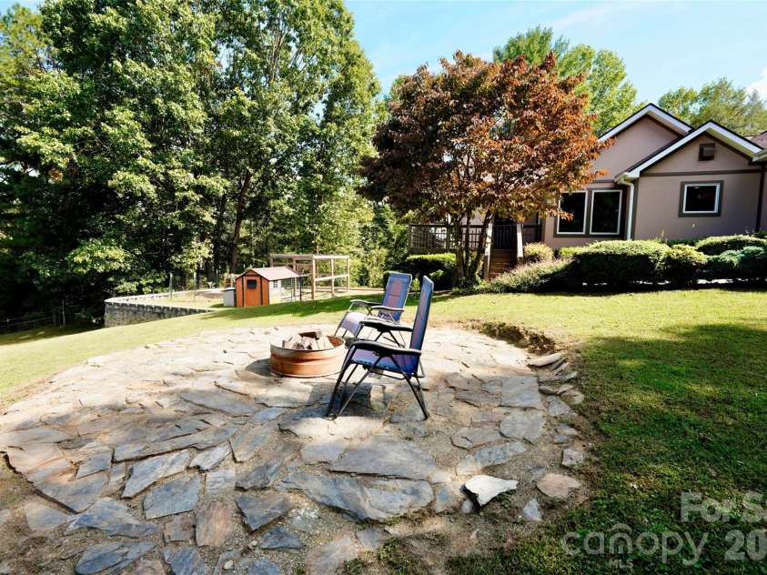 525 Silent Acres Road, Waynesville, NC 28785.  MLS# CAR4431021, YatesRealty ID 55375. 